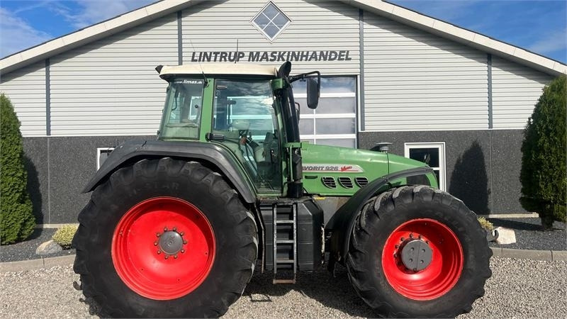 Farm tractor Fendt 926 Favorit Vario Med frontlift: picture 8 Farm tractor Fendt 926 Favorit Vario Med frontlift: picture 8