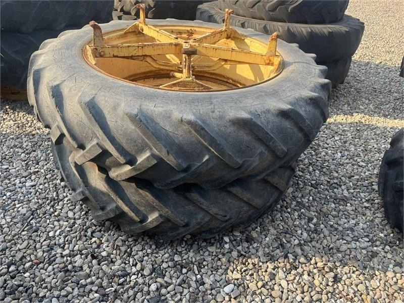 Goodyear 13,6 -38 Molcon 5 arme bred - Tire for Agricultural machinery: picture 1 Goodyear 13,6 -38 Molcon 5 arme bred - Tire for Agricultural machinery: picture 1