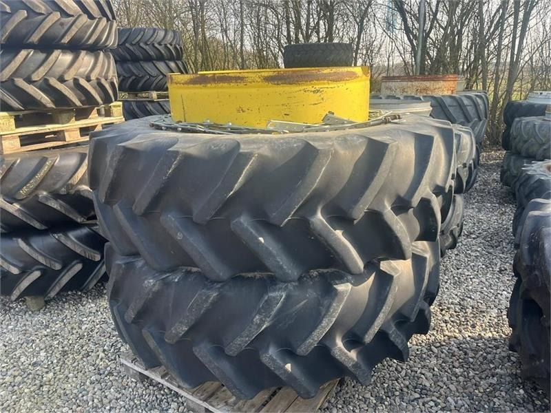 Goodyear 20,8-R42 Gule med ring og låse - Tire for Agricultural machinery: picture 1 Goodyear 20,8-R42 Gule med ring og låse - Tire for Agricultural machinery: picture 1