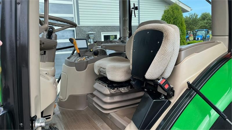 John Deere 6135R Krybegear, frontlift, TLS Affjedret foraksel - Farm tractor: picture 5 John Deere 6135R Krybegear, frontlift, TLS Affjedret foraksel - Farm tractor: picture 5