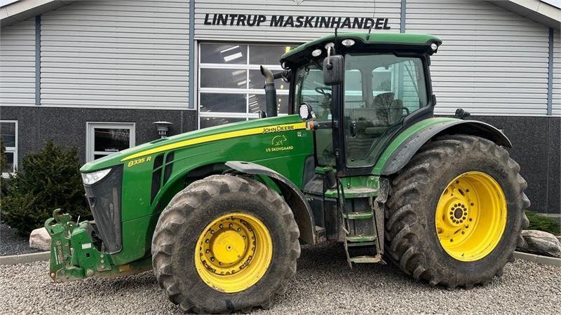 John Deere 8335R Med frontlift - Farm tractor: picture 1 John Deere 8335R Med frontlift - Farm tractor: picture 1