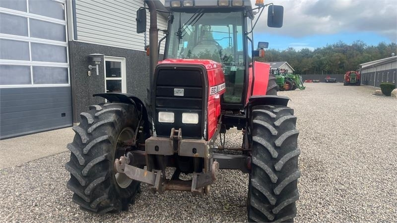 Farm tractor Massey Ferguson 8120 DYNA 4 Med frontlift: picture 10 Farm tractor Massey Ferguson 8120 DYNA 4 Med frontlift: picture 10