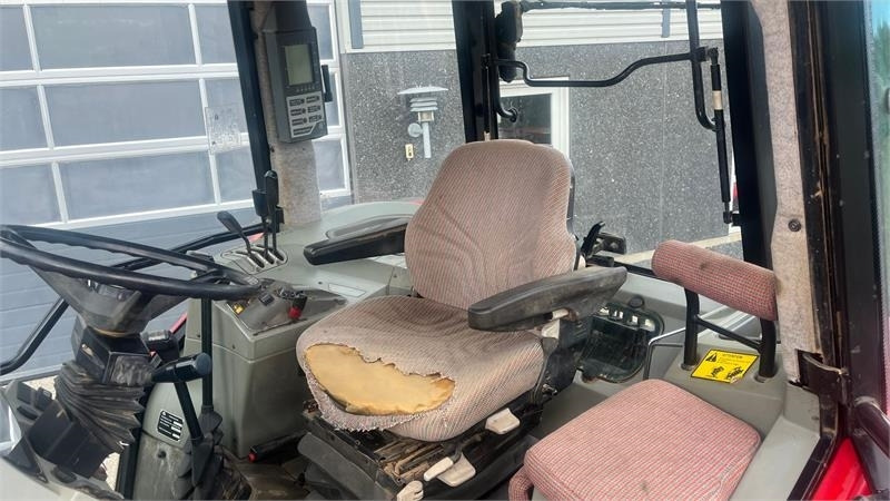 Farm tractor Massey Ferguson 8120 DYNA 4 Med frontlift: picture 6 Farm tractor Massey Ferguson 8120 DYNA 4 Med frontlift: picture 6