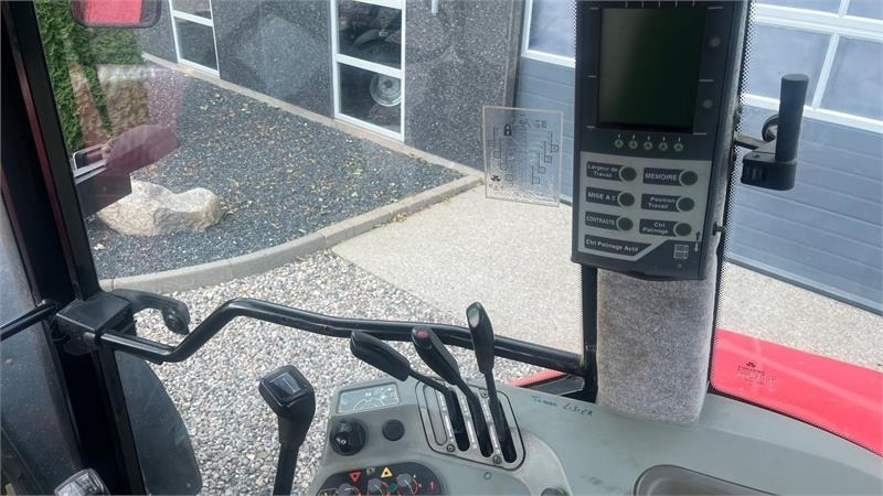 Farm tractor Massey Ferguson 8120 DYNA 4 Med frontlift: picture 7 Farm tractor Massey Ferguson 8120 DYNA 4 Med frontlift: picture 7