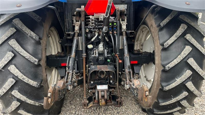 New Holland T6020 Plus, med frontlæsser - Farm tractor: picture 4 New Holland T6020 Plus, med frontlæsser - Farm tractor: picture 4