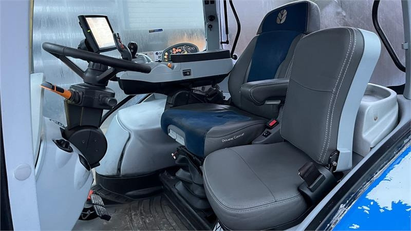 New Holland T7.230 Autocommand med frontlift og nye bagdæk er - Farm tractor: picture 4 New Holland T7.230 Autocommand med frontlift og nye bagdæk er - Farm tractor: picture 4