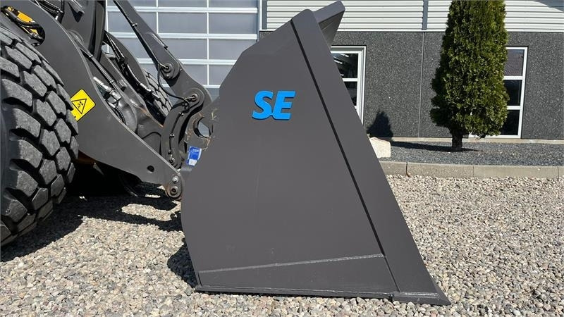 SE AB 2,9m3 skovl med Volvo beslag på. Den er 2.75 - Bucket for Construction machinery: picture 2 SE AB 2,9m3 skovl med Volvo beslag på. Den er 2.75 - Bucket for Construction machinery: picture 2
