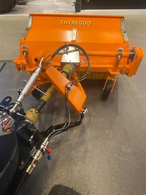 Solis H26 HST SnowEdition med Thyregod TK 1600 kost på - Farm tractor: picture 5 Solis H26 HST SnowEdition med Thyregod TK 1600 kost på - Farm tractor: picture 5