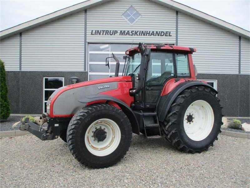 Valtra T190 Med frontlift og affjedret foraksel - Farm tractor: picture 1 Valtra T190 Med frontlift og affjedret foraksel - Farm tractor: picture 1