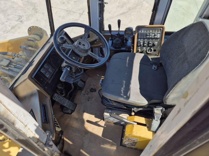 Wheel loader Caterpillar CAT 928F: picture 8