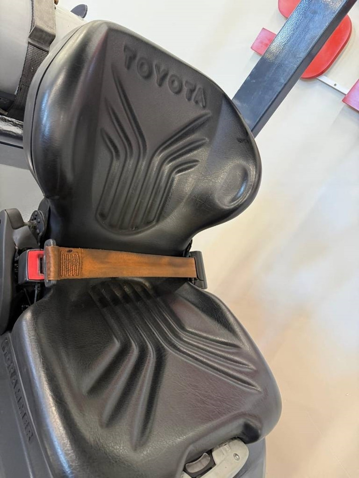 Toyota 11051 - 8FBE15T - Electric forklift: picture 5 Toyota 11051 - 8FBE15T - Electric forklift: picture 5