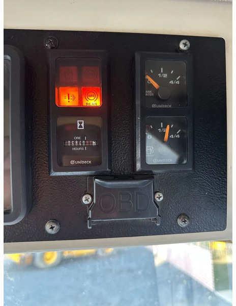 Road sweeper Ravo 580 VEEGMACHINE/SWEEPER!!: picture 11 Road sweeper Ravo 580 VEEGMACHINE/SWEEPER!!: picture 11