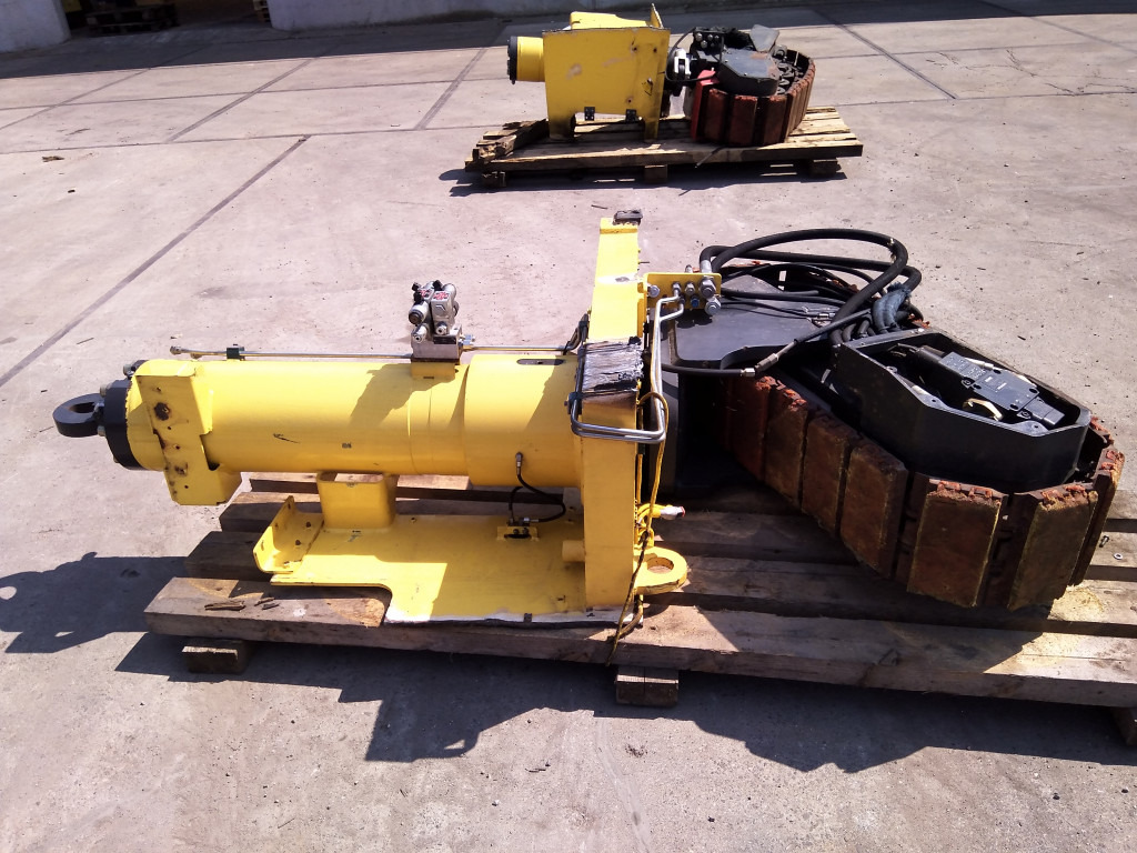 Bomag BM1200-35 - - Undercarriage parts for Construction machinery: picture 1 Bomag BM1200-35 - - Undercarriage parts for Construction machinery: picture 1