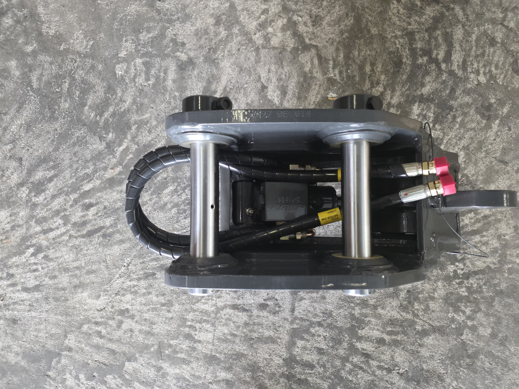 Case 32MK-95120CG - Quick coupler for Construction machinery: picture 2 Case 32MK-95120CG - Quick coupler for Construction machinery: picture 2