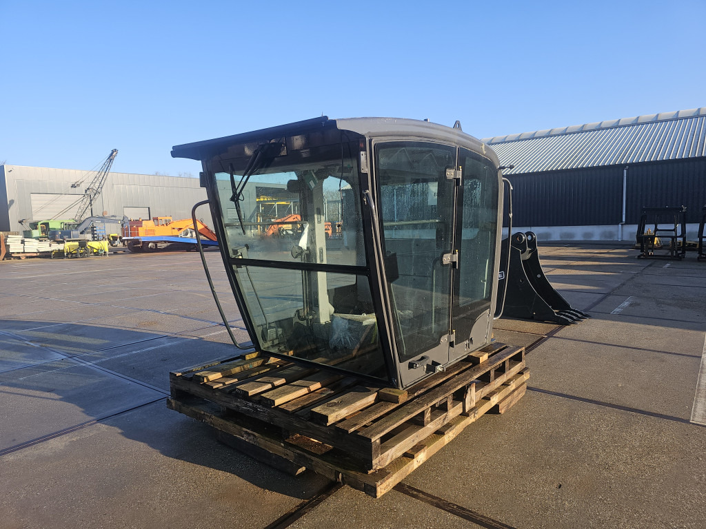 Case 48003933 - Cab for Construction machinery: picture 2 Case 48003933 - Cab for Construction machinery: picture 2