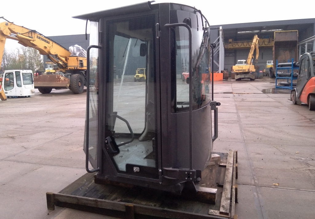 Case 84483623 - 84338702 - Cab for Construction machinery: picture 4 Case 84483623 - 84338702 - Cab for Construction machinery: picture 4