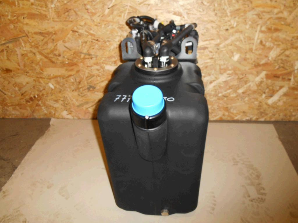 Caterpillar 3996151 - AdBlue tank for Construction machinery: picture 3 Caterpillar 3996151 - AdBlue tank for Construction machinery: picture 3