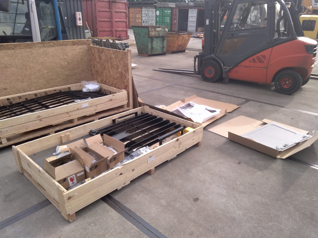 Caterpillar 4847816 - Body and exterior for Construction machinery: picture 1 Caterpillar 4847816 - Body and exterior for Construction machinery: picture 1