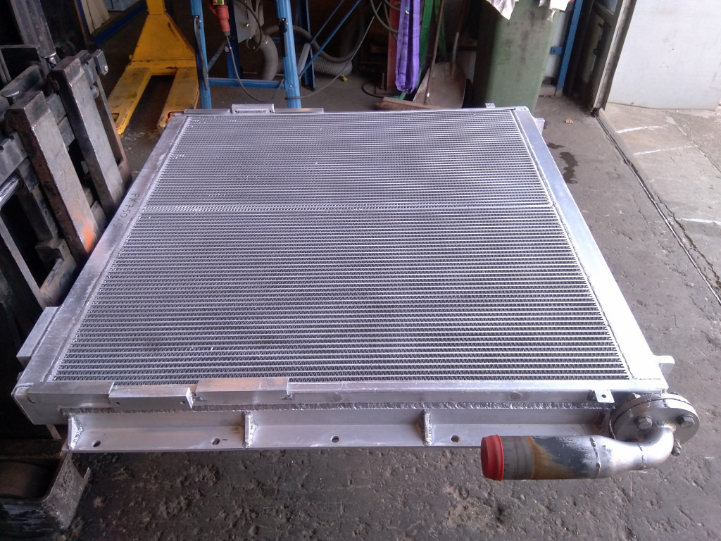 Hitachi 4406230 - Oil cooler for Construction machinery: picture 3 Hitachi 4406230 - Oil cooler for Construction machinery: picture 3