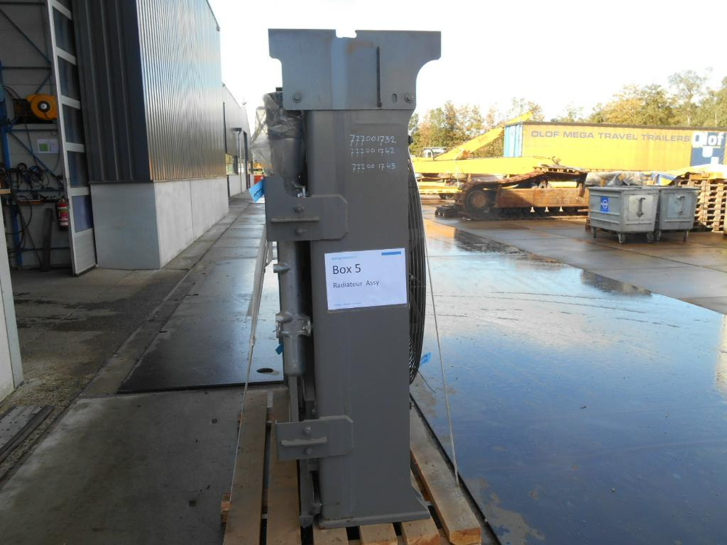 Hitachi 4682289 - Radiator for Construction machinery: picture 5 Hitachi 4682289 - Radiator for Construction machinery: picture 5