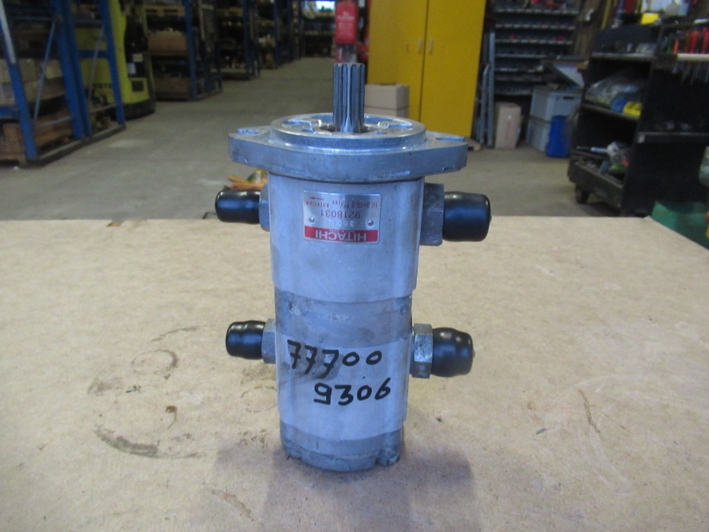 Hitachi 9218031 - - Steering pump for Construction machinery: picture 1 Hitachi 9218031 - - Steering pump for Construction machinery: picture 1