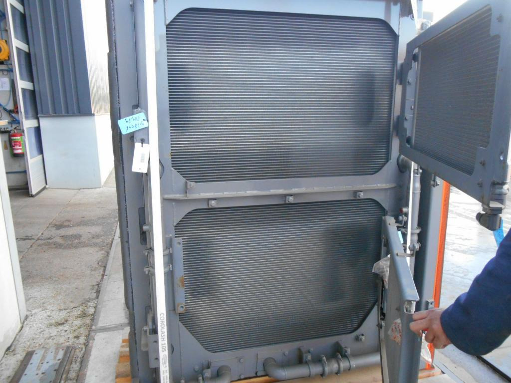 Hitachi 9278526 - Radiator for Construction machinery: picture 3 Hitachi 9278526 - Radiator for Construction machinery: picture 3