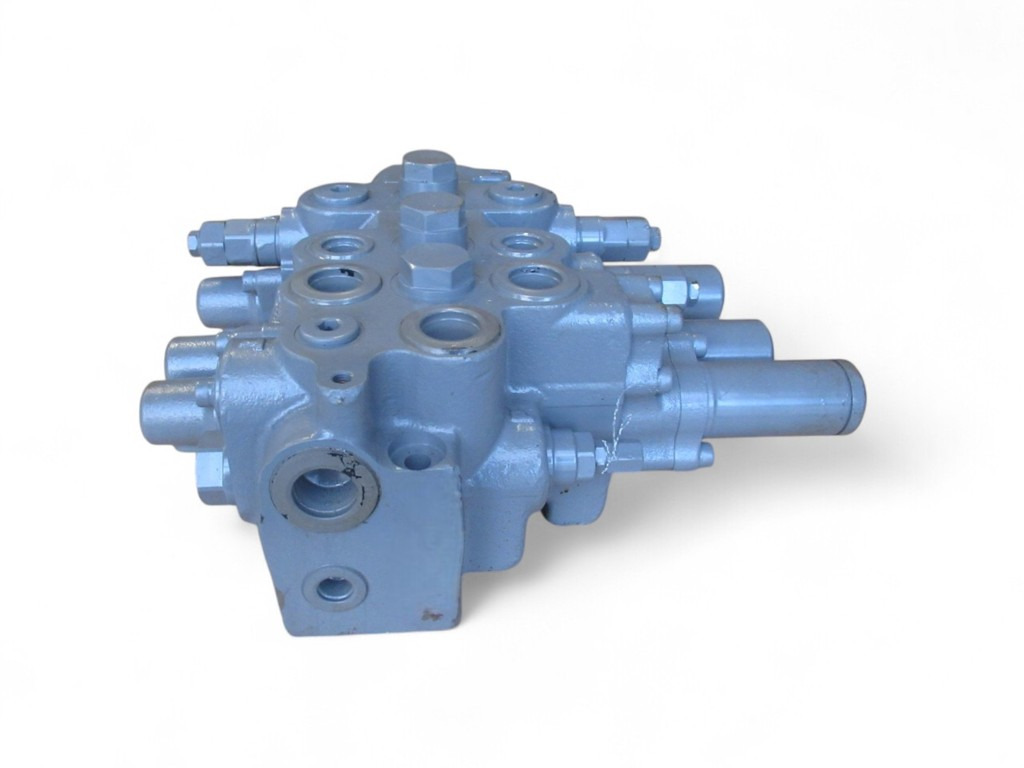 Hitachi X9264810 - HCV06 - Hydraulic valve for Construction machinery: picture 3 Hitachi X9264810 - HCV06 - Hydraulic valve for Construction machinery: picture 3