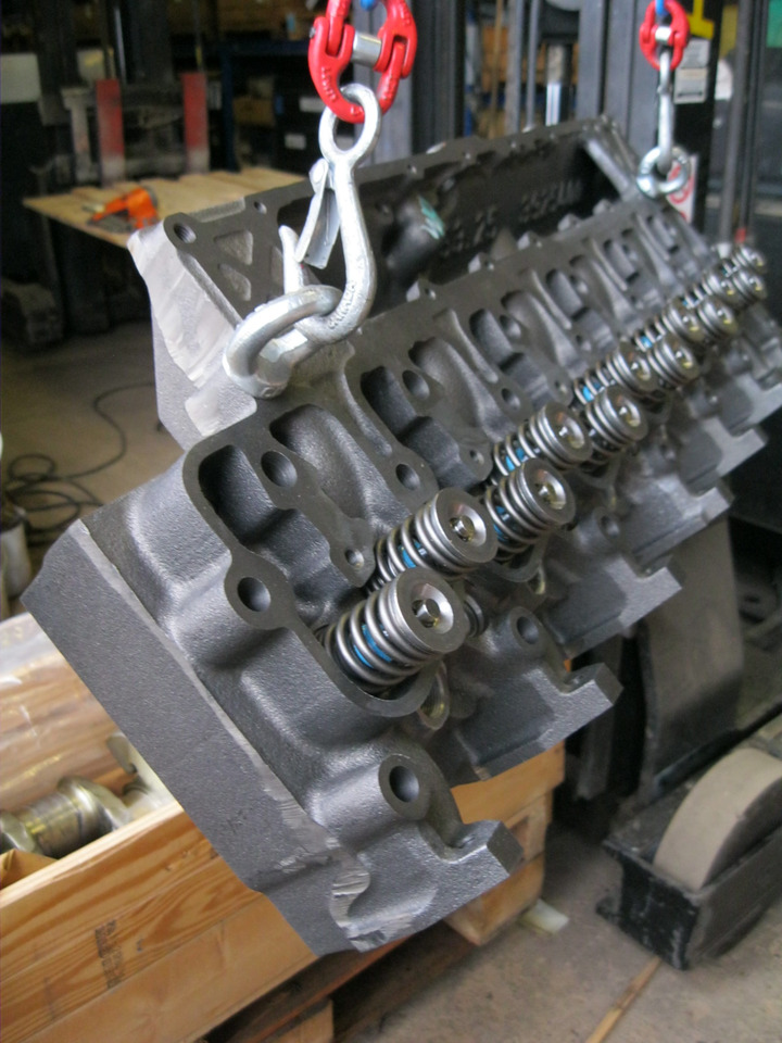 Unknown 76195560 - - Cylinder head for Construction machinery: picture 4 Unknown 76195560 - - Cylinder head for Construction machinery: picture 4