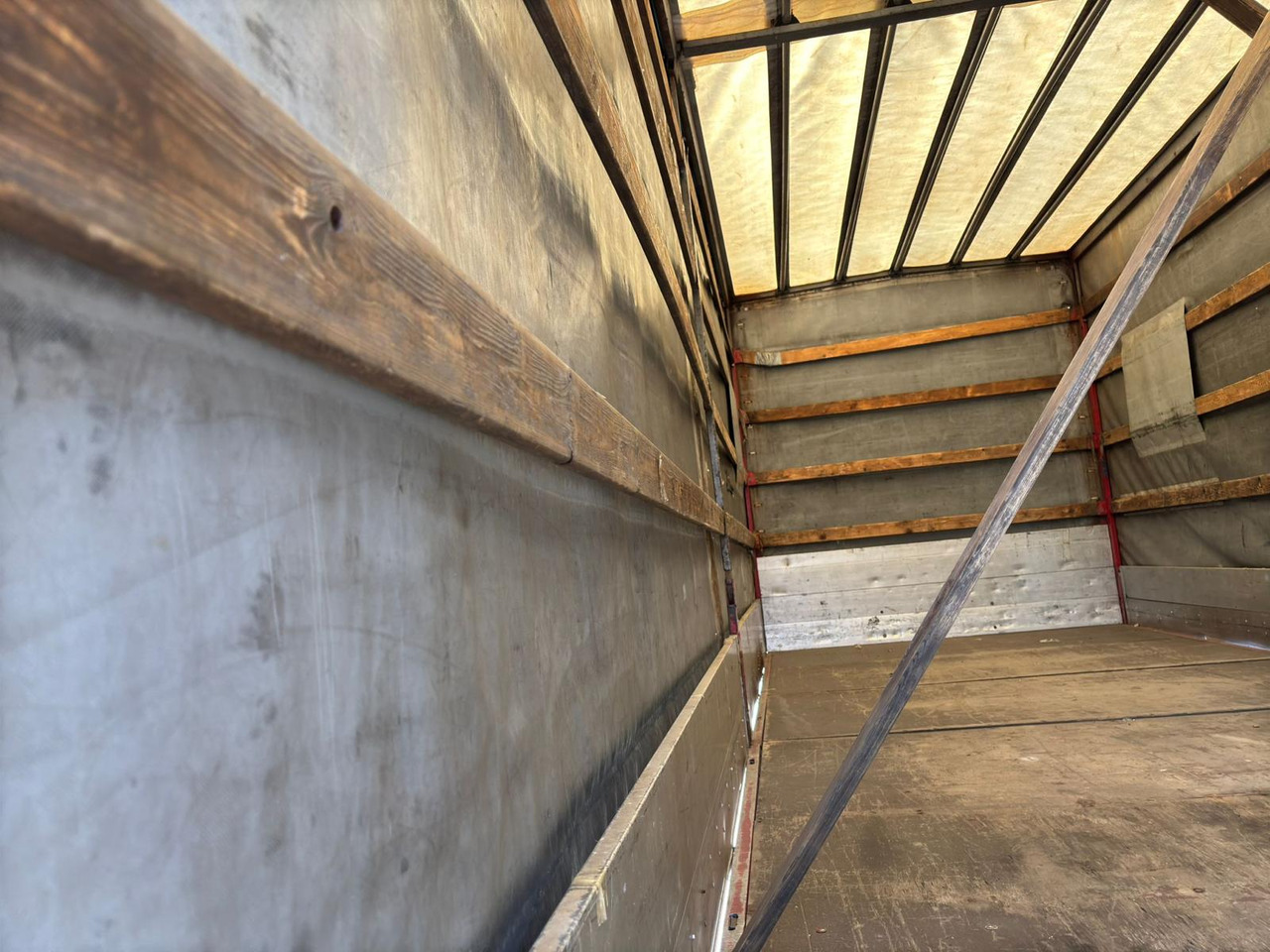 Curtainsider truck IVECO EuroCargo 160 ML75E16: picture 17 Curtainsider truck IVECO EuroCargo 160 ML75E16: picture 17