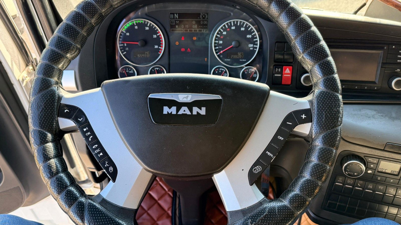 MAN TGX 24.480 - Curtainsider truck: picture 5 MAN TGX 24.480 - Curtainsider truck: picture 5