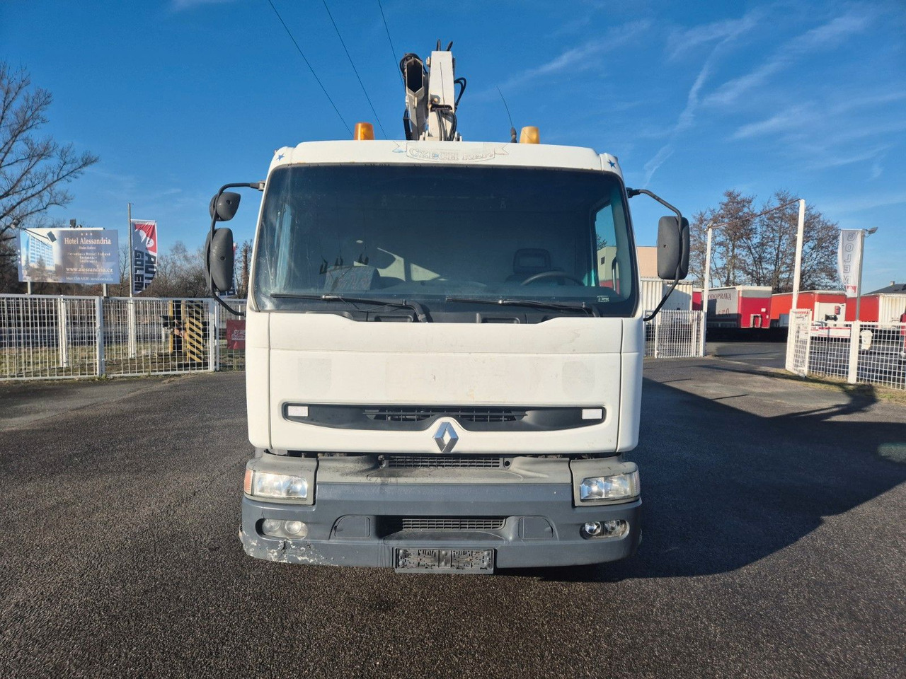 Renault Premium HR 260.19 - Crane truck: picture 2 Renault Premium HR 260.19 - Crane truck: picture 2