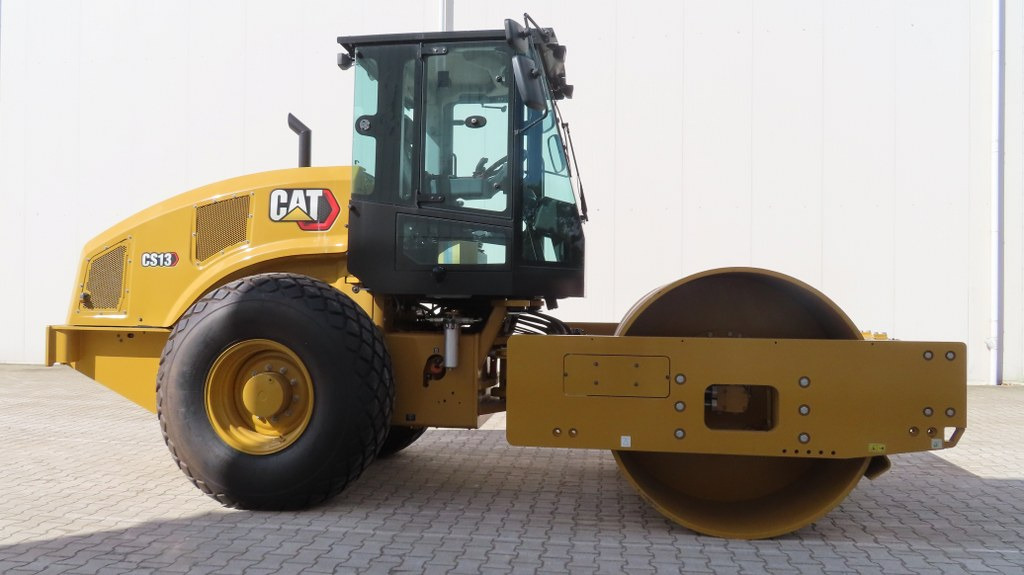 Caterpillar CS66B - Compactor: picture 1 Caterpillar CS66B - Compactor: picture 1