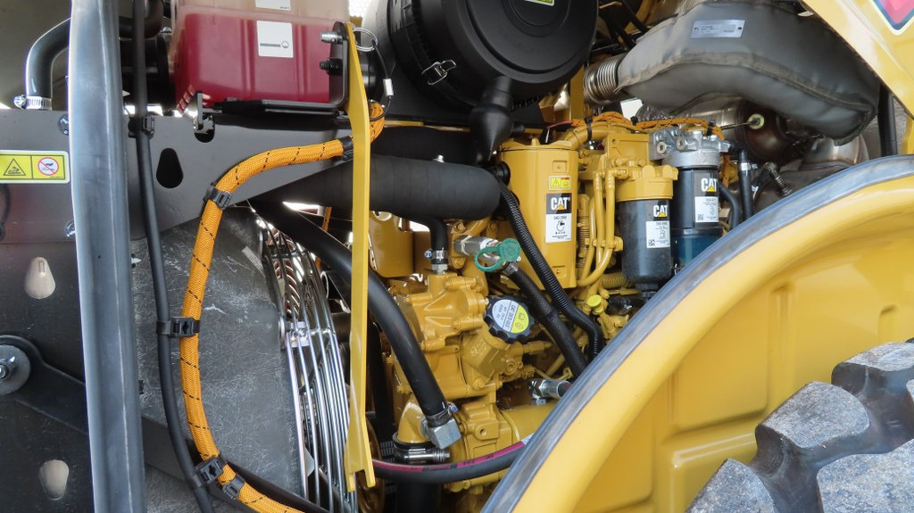 Compactor Caterpillar CS74B: picture 11