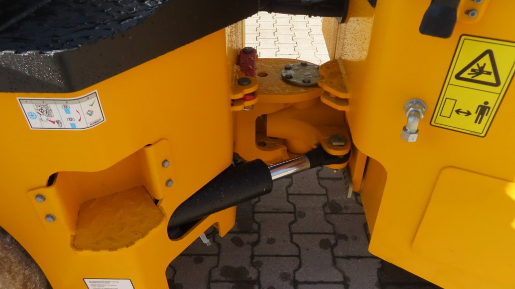 Road roller JCB CT430-140: picture 13