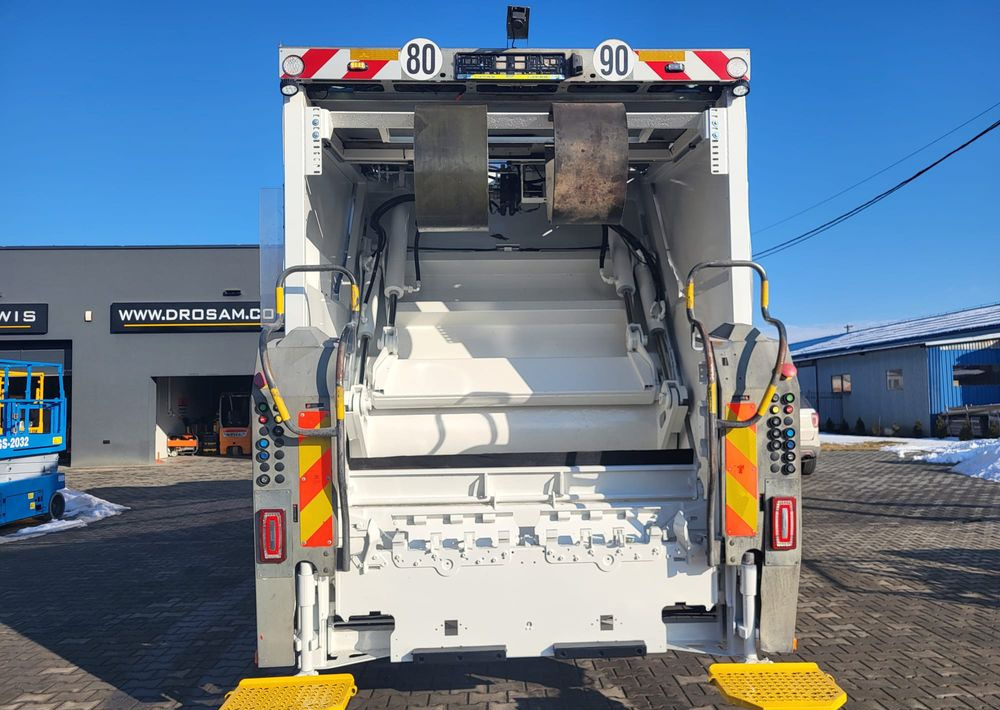 Scania P320 - Garbage truck: picture 5 Scania P320 - Garbage truck: picture 5