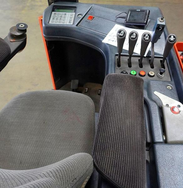 Atlet UFS250DTFV - 4-way reach truck: picture 3 Atlet UFS250DTFV - 4-way reach truck: picture 3