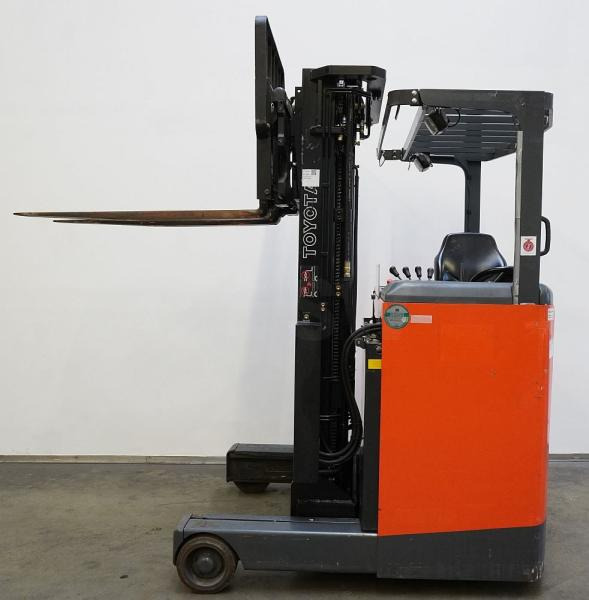 Toyota 6FBRE12 - Reach truck: picture 4 Toyota 6FBRE12 - Reach truck: picture 4