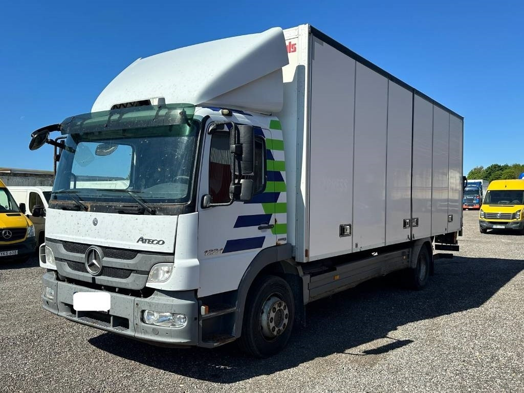 Mercedes-Benz 1224 L serie 5952 - Box truck: picture 2 Mercedes-Benz 1224 L serie 5952 - Box truck: picture 2