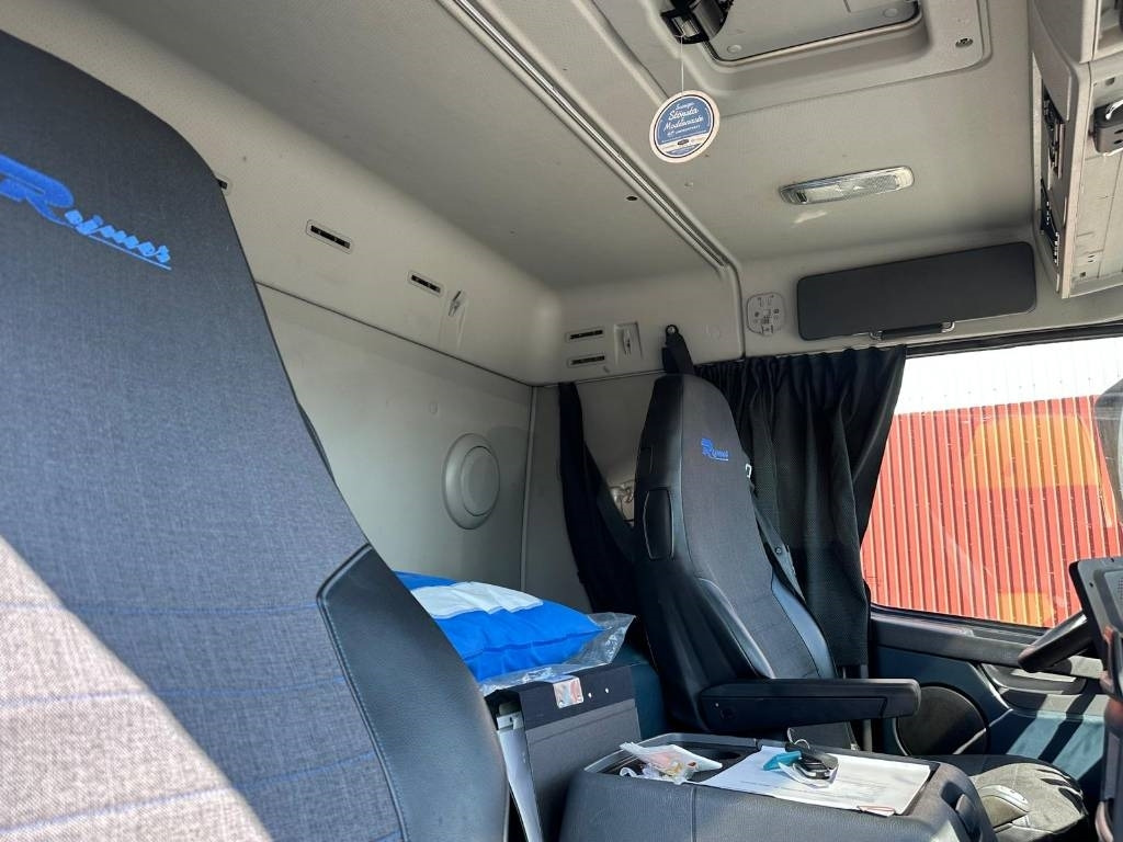 Volvo FM 4*2 Serie 5955 - Box truck: picture 4 Volvo FM 4*2 Serie 5955 - Box truck: picture 4
