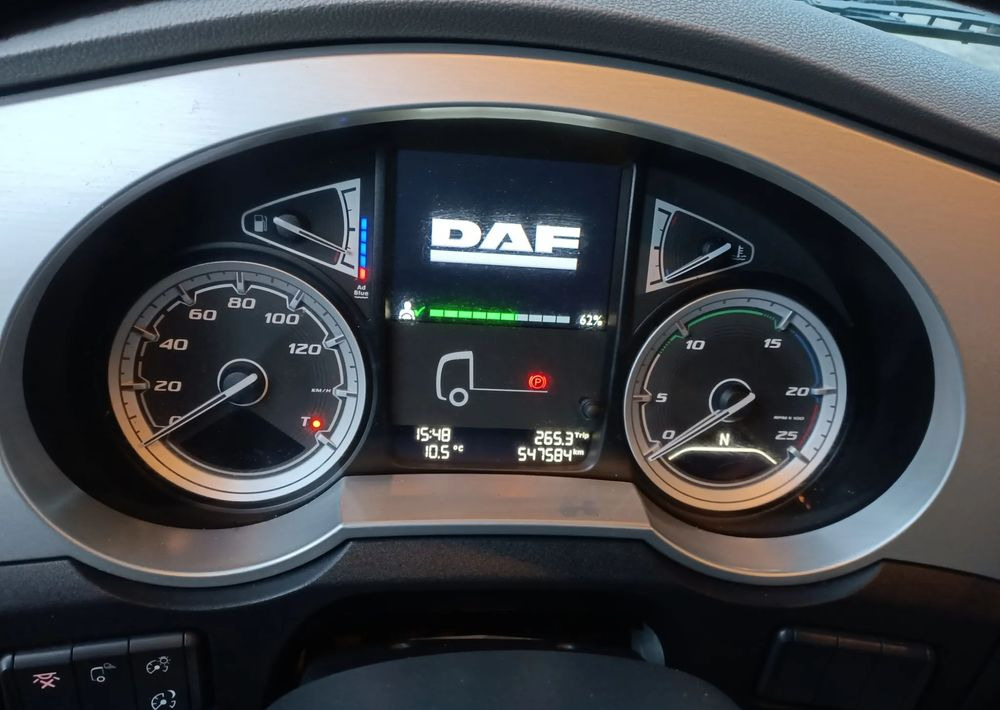 Refrigerator truck DAF XF450 6X2 Chłodnia Izoterma Carrier Supra 950: picture 23