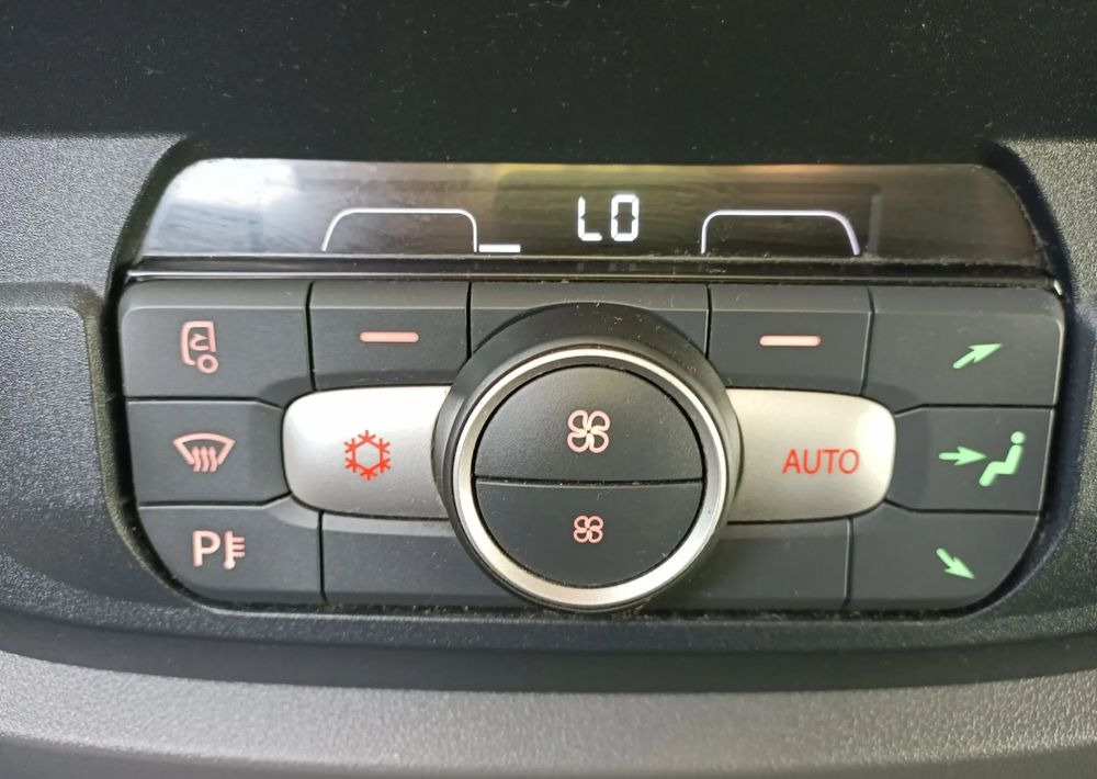 Refrigerator truck DAF XF450 6X2 Chłodnia Izoterma Carrier Supra 950: picture 22