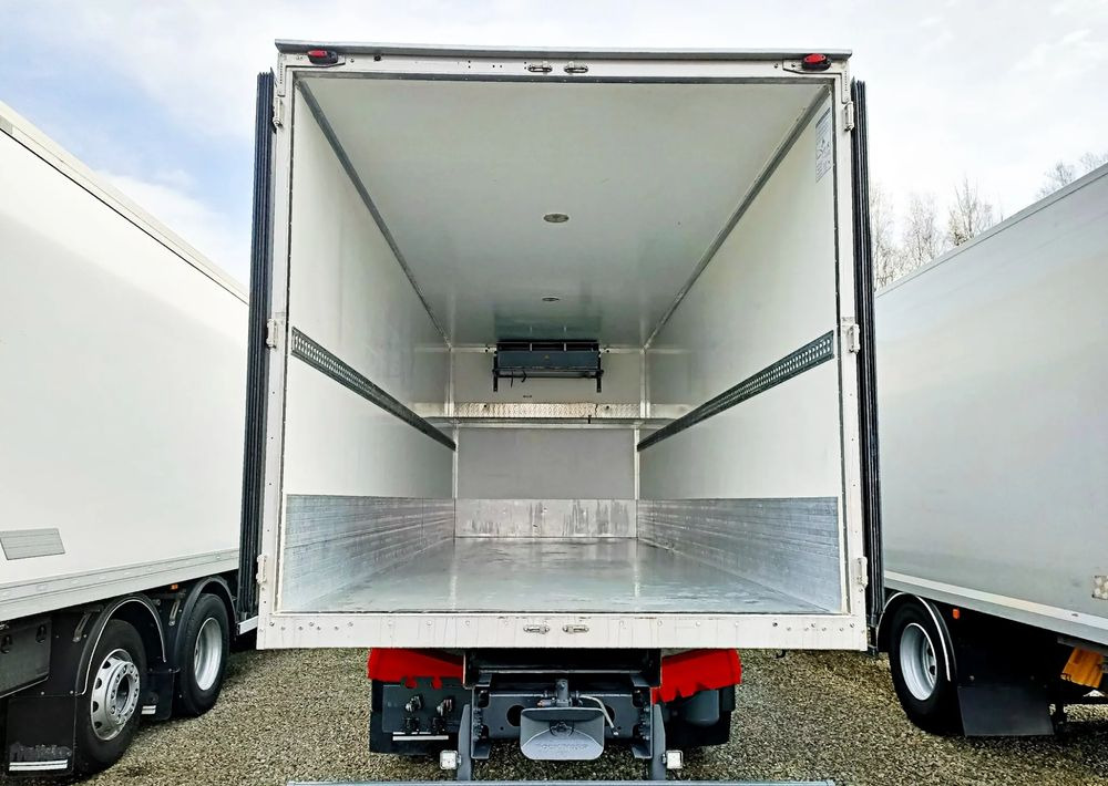 Refrigerator truck DAF XF450 6X2 Chłodnia Izoterma Carrier Supra 950: picture 10
