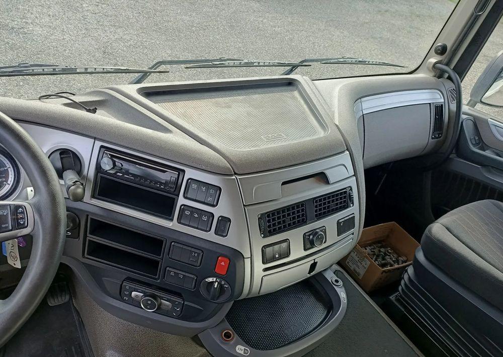 Refrigerator truck DAF XF450 6X2 Chłodnia Izoterma Carrier Supra 950: picture 15