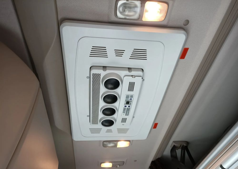 Refrigerator truck DAF XF450 6X2 Chłodnia Izoterma Carrier Supra 950: picture 18