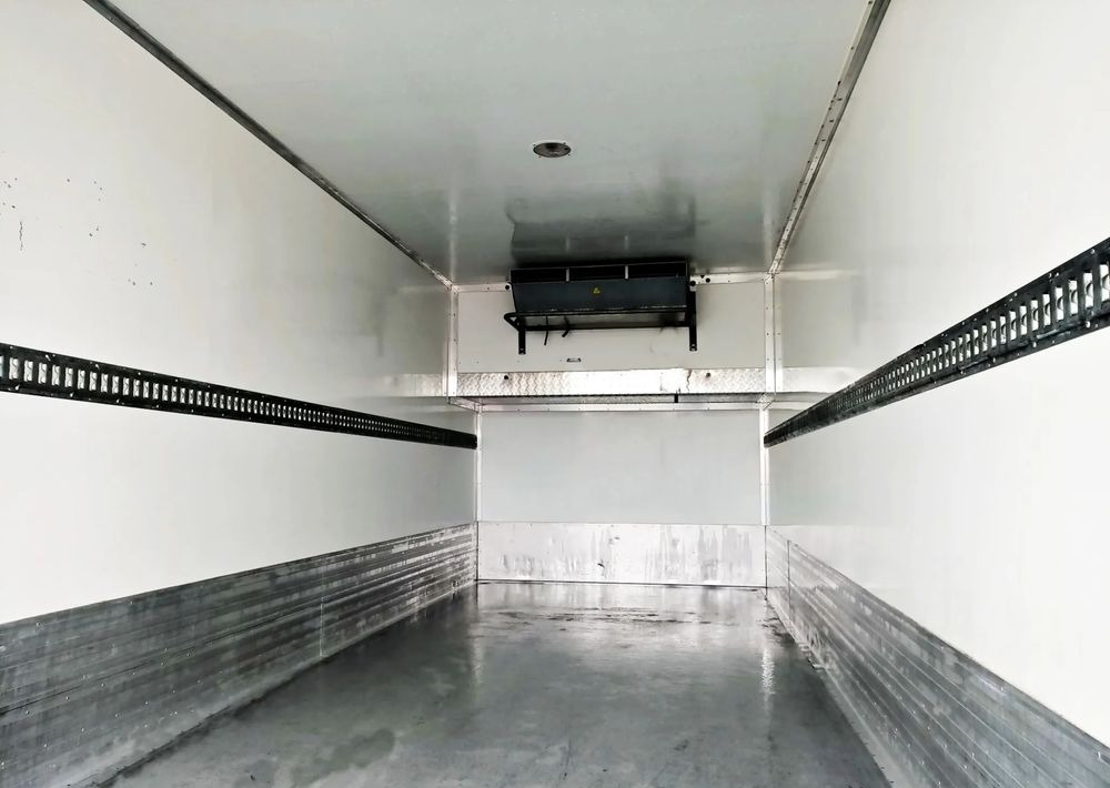 Refrigerator truck DAF XF450 6X2 Chłodnia Izoterma Carrier Supra 950: picture 11