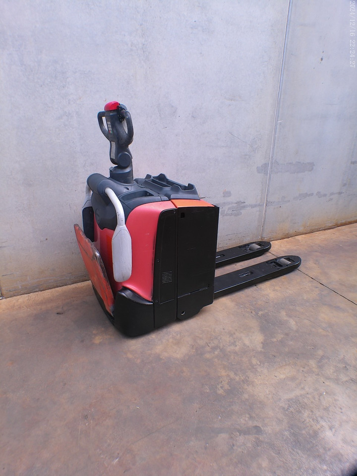 BT LPE 200 - Pallet truck: picture 3 BT LPE 200 - Pallet truck: picture 3