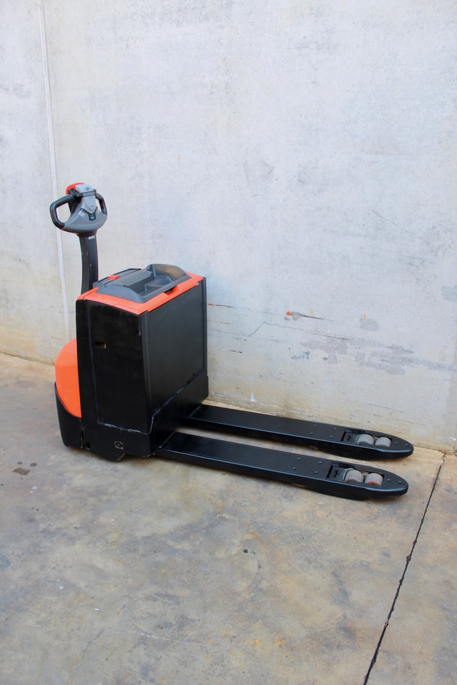 BT LWE 200 - Pallet truck: picture 4 BT LWE 200 - Pallet truck: picture 4