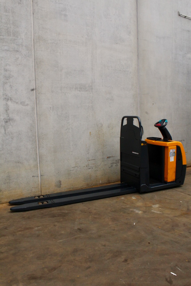 Jungheinrich ECE 225 2400x510mm - Order picker: picture 2 Jungheinrich ECE 225 2400x510mm - Order picker: picture 2