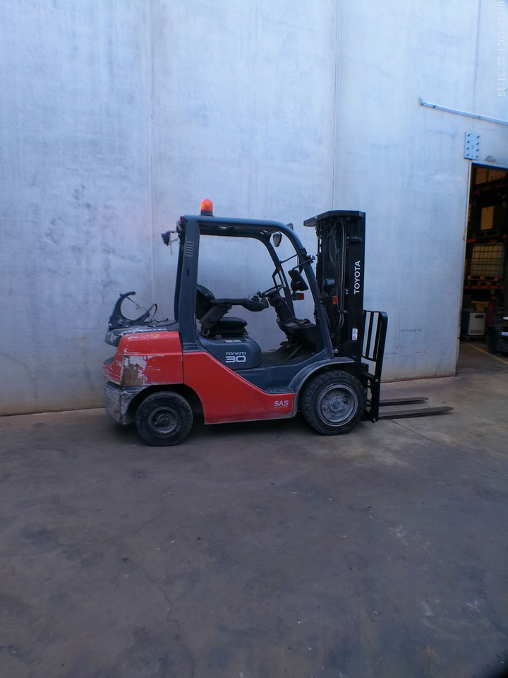 Toyota 02-8FGF30 MATRICULADA - LPG forklift: picture 2 Toyota 02-8FGF30 MATRICULADA - LPG forklift: picture 2