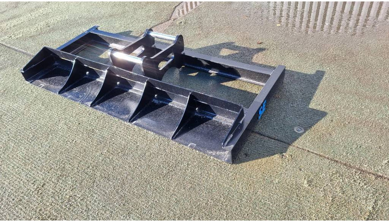 SE Equipment / Planeringsbalk / Avjämningsbalk / A - Attachment for Construction machinery: picture 2 SE Equipment / Planeringsbalk / Avjämningsbalk / A - Attachment for Construction machinery: picture 2